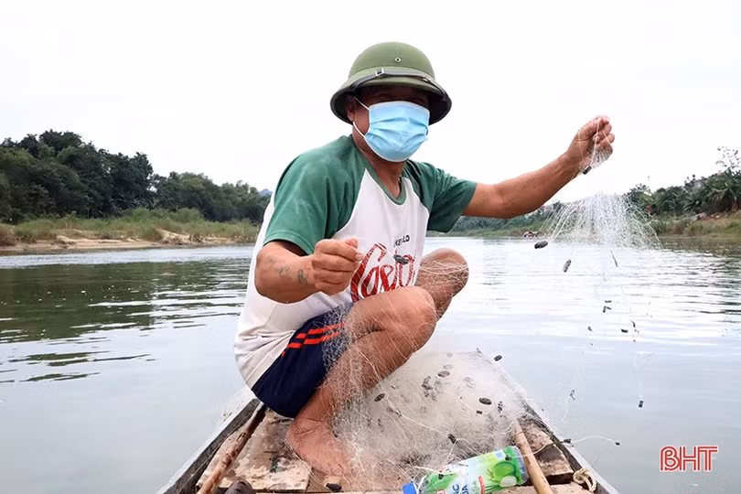 Làng chài đã “an cư” nhưng chưa thể “lạc nghiệp” bên dòng sông Ngàn Phố
