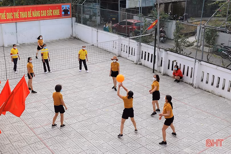 Phó Chủ tịch Ủy ban Trung ương MTTQ Việt Nam tham quan “Ngôi nhà trí tuệ” ở Thạch Hà