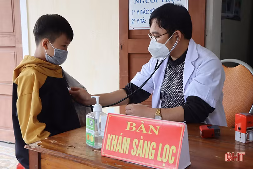 Các địa phương Hà Tĩnh tiếp tục tiêm vắc-xin phòng COVID-19 cho người từ 12 đến dưới 18 tuổi