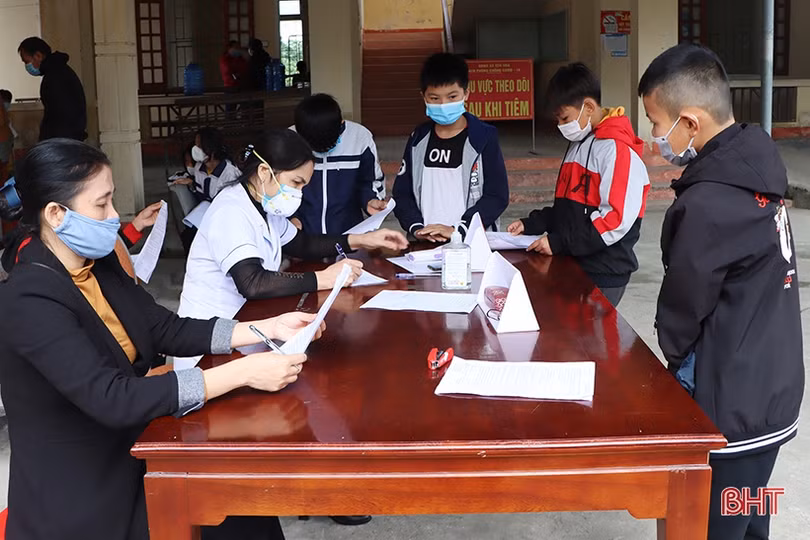 Các địa phương Hà Tĩnh tiếp tục tiêm vắc-xin phòng COVID-19 cho người từ 12 đến dưới 18 tuổi