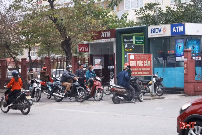 Tái diễn cảnh lộn xộn trước cổng Bệnh viện Đa khoa tỉnh Hà Tĩnh
