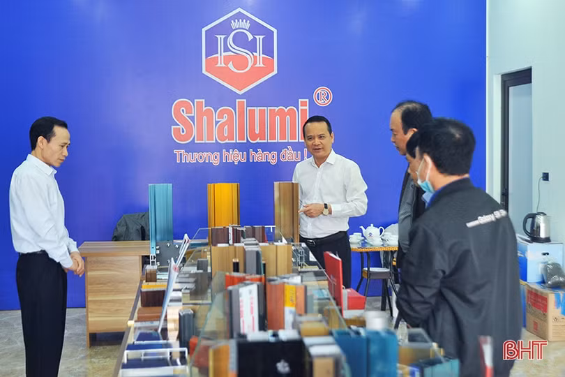 Khai trương showroom nhôm Sông Hồng Shalumi tại TP Hà Tĩnh