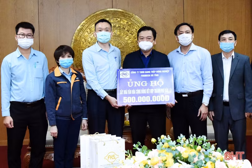 Formosa Hà Tĩnh trao 500 triệu đồng hỗ trợ huyện Kỳ Anh xây dựng nhà văn hóa cộng đồng kết hợp tránh trú bão lũ