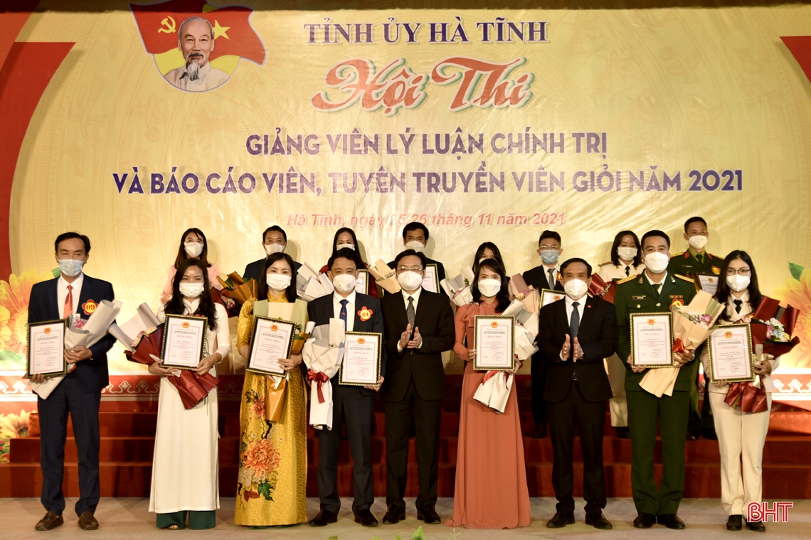Trao giải Hội thi Giảng viên lý luận chính trị, báo cáo viên, tuyên truyền viên giỏi tỉnh Hà Tĩnh