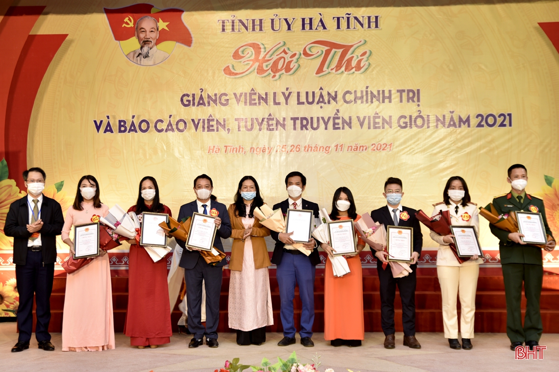 Trao giải Hội thi Giảng viên lý luận chính trị, báo cáo viên, tuyên truyền viên giỏi tỉnh Hà Tĩnh