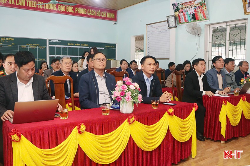 Chi bộ Trường THCS - Trạm Y tế thị trấn Thiên Cầm là một trong những đơn vị đầu tiên của huyện tổ chức sinh hoạt chuyên đề. bqbht_br_anhh222-copy.jpg