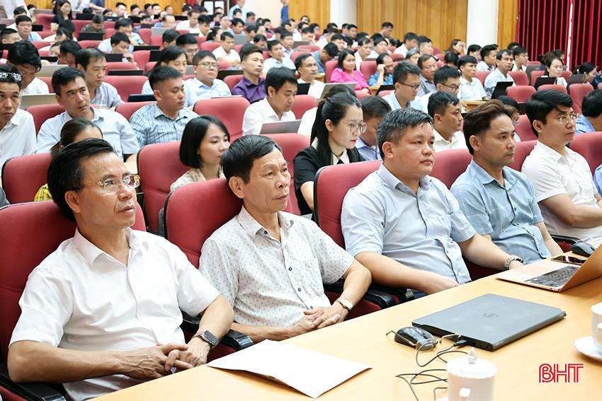 Đại biểu tập trung nắm bắt các nội dung tại hội nghị tập huấn. bqbht_br_tap-huan-4.jpg