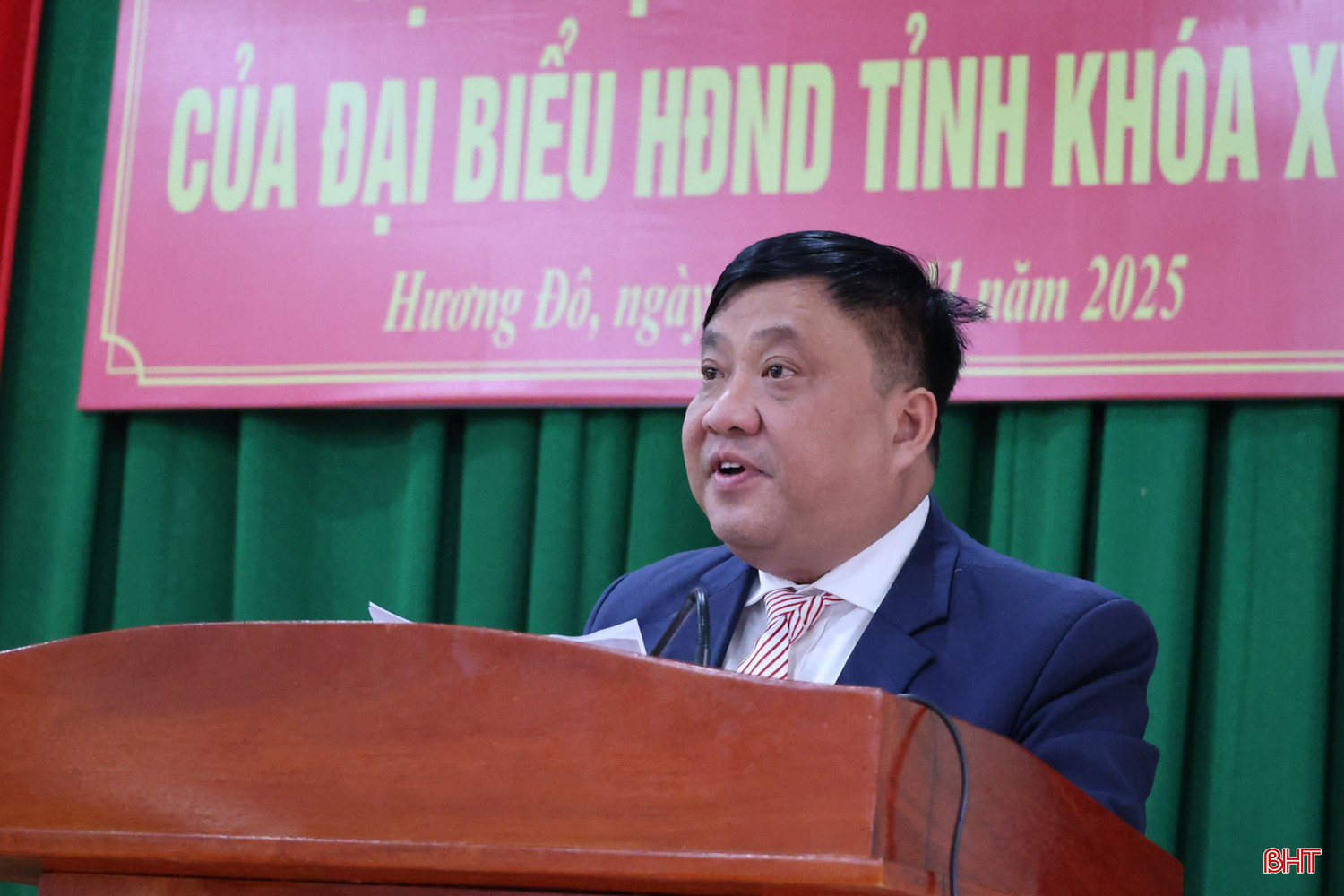 Đại biểu Phạm Xuân Phú – Phó Trưởng ban Nội chính Tỉnh ủy báo cáo tại hội nghị.