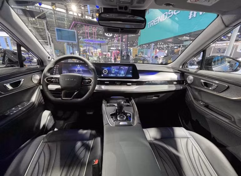 Thêm hãng ô tô Trung Quốc rục rịch vào Việt Nam, bắt đầu với xe gầm cao?