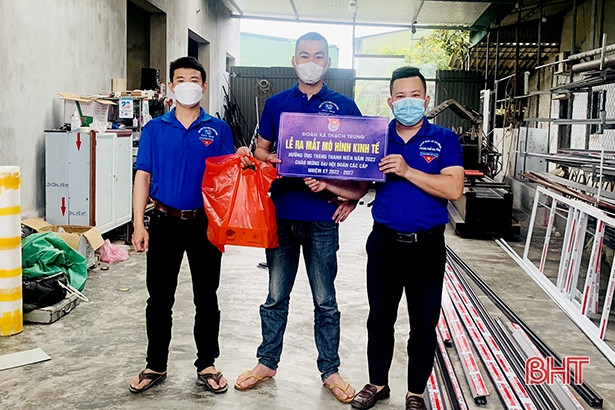 Tuổi trẻ Hà Tĩnh sôi nổi hưởng ứng ngày cao điểm xây dựng nông thôn mới