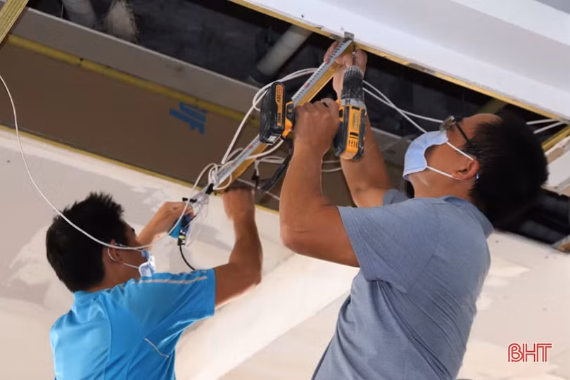 Các cơ sở kinh doanh ở phố biển Thiên Cầm tân trang đón mùa du lịch mới