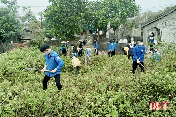 Tuổi trẻ Hà Tĩnh sôi nổi hưởng ứng ngày cao điểm xây dựng nông thôn mới