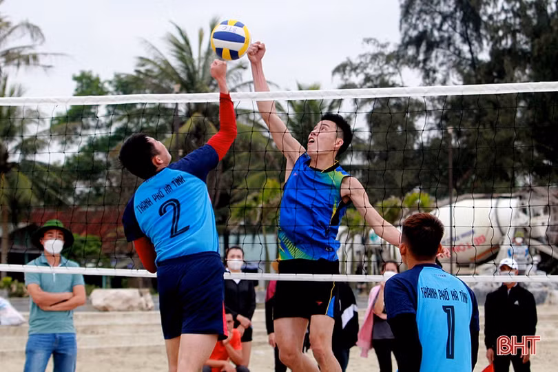 Đội nữ TX Kỳ Anh và nam huyện Kỳ Anh giành giải nhất bóng chuyền bãi biển 2022