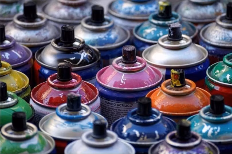 Vật dụng không nên để trong cốp xe vào mùa hè