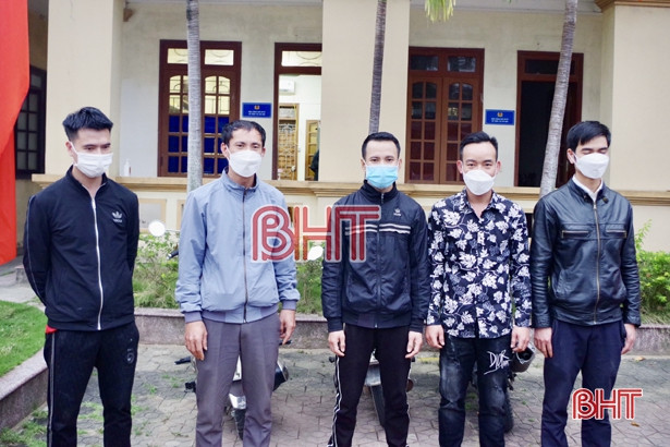 Hà Tĩnh: Bắt ổ nhóm đánh bạc tại quán cà phê, thu giữ hơn 43 triệu đồng