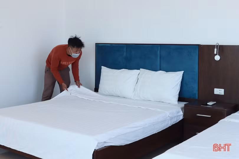 Các cơ sở kinh doanh ở phố biển Thiên Cầm tân trang đón mùa du lịch mới