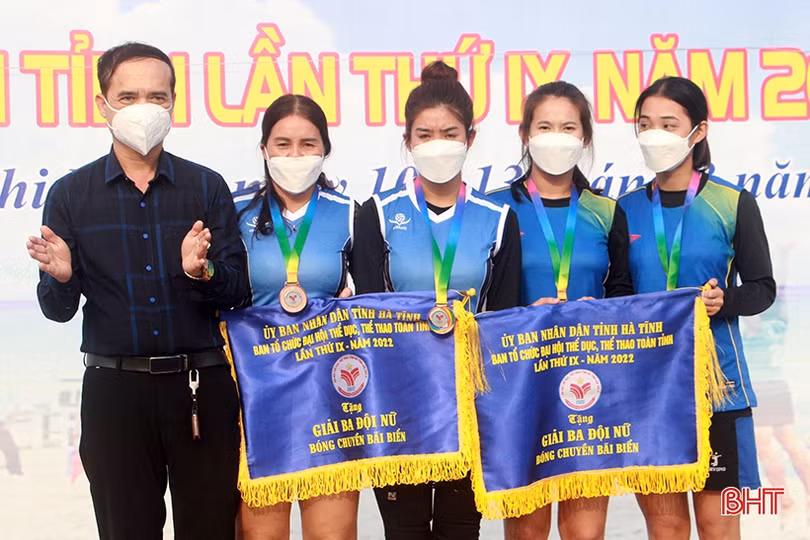 Đội nữ TX Kỳ Anh và nam huyện Kỳ Anh giành giải nhất bóng chuyền bãi biển 2022