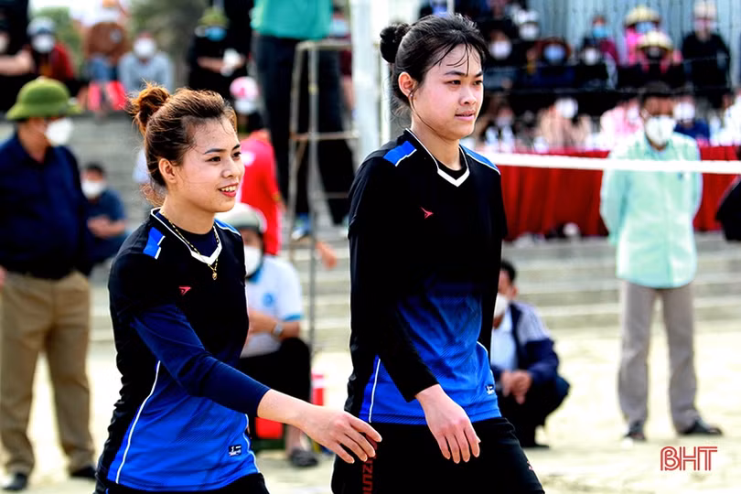 Đội nữ TX Kỳ Anh và nam huyện Kỳ Anh giành giải nhất bóng chuyền bãi biển 2022