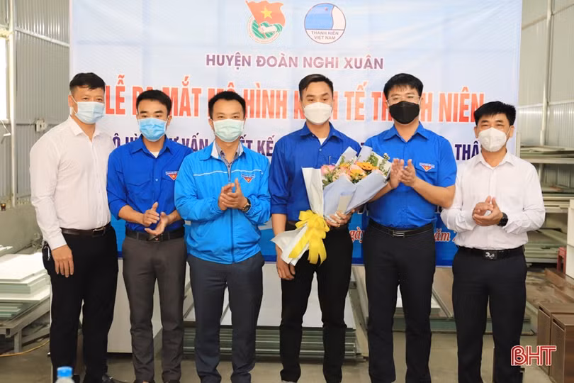 Tuổi trẻ Hà Tĩnh sôi nổi hưởng ứng ngày cao điểm xây dựng nông thôn mới