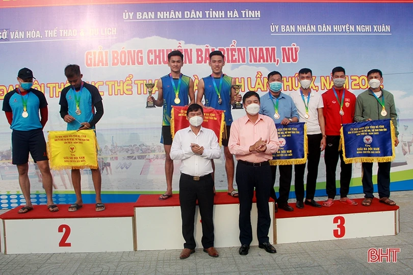 Thắp sáng đài lửa Đại hội thể dục thể thao Hà Tĩnh lần thứ IX