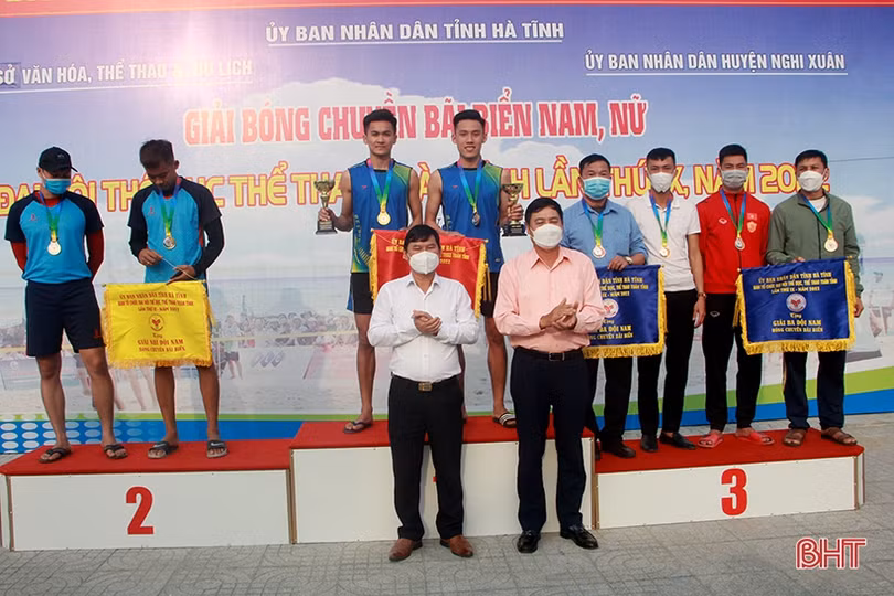 Đội nữ TX Kỳ Anh và nam huyện Kỳ Anh giành giải nhất bóng chuyền bãi biển 2022