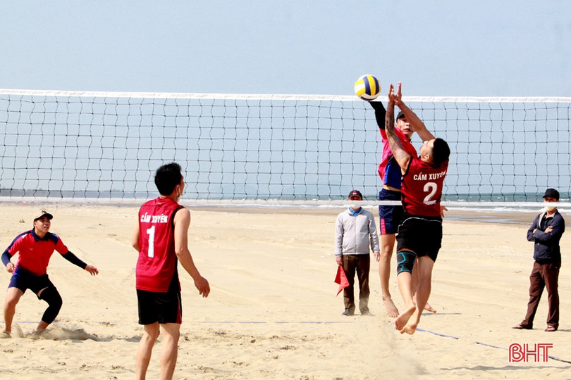 Đội nữ TX Kỳ Anh và nam huyện Kỳ Anh giành giải nhất bóng chuyền bãi biển 2022