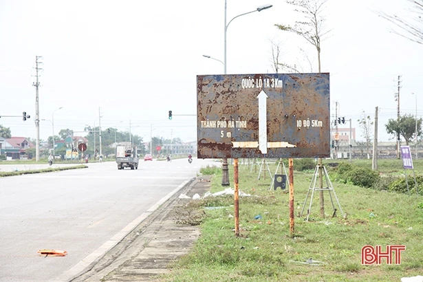 Bất cập trong việc lắp đặt biển báo giao thông ở Hà Tĩnh