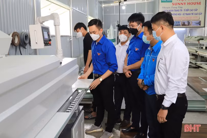 Tuổi trẻ Hà Tĩnh sôi nổi hưởng ứng ngày cao điểm xây dựng nông thôn mới