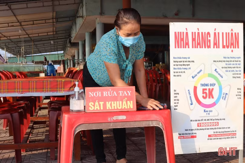 Các cơ sở kinh doanh ở phố biển Thiên Cầm tân trang đón mùa du lịch mới