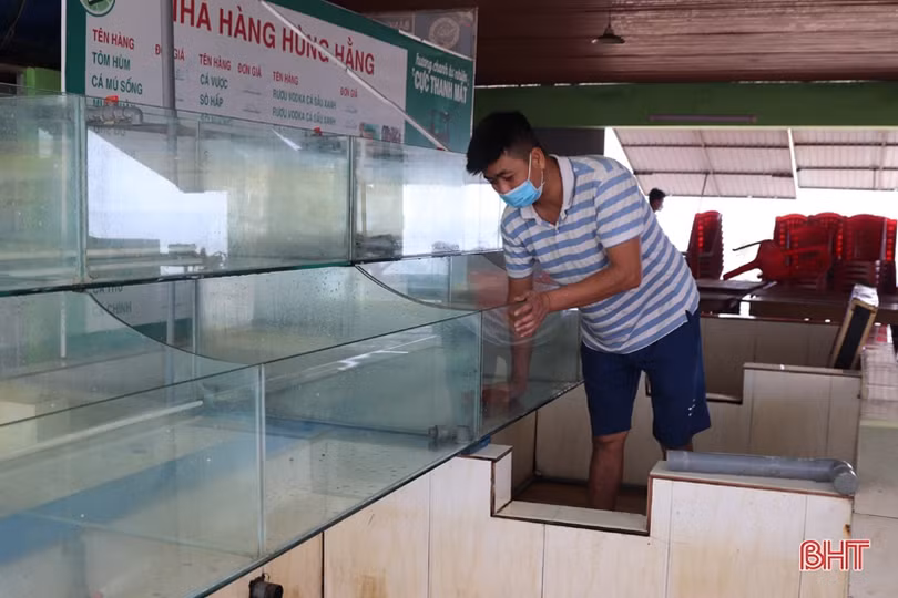 Các cơ sở kinh doanh ở phố biển Thiên Cầm tân trang đón mùa du lịch mới