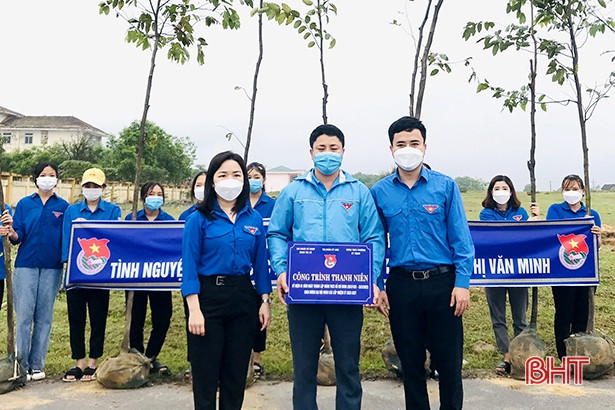 Tuổi trẻ Hà Tĩnh sôi nổi hưởng ứng ngày cao điểm xây dựng nông thôn mới
