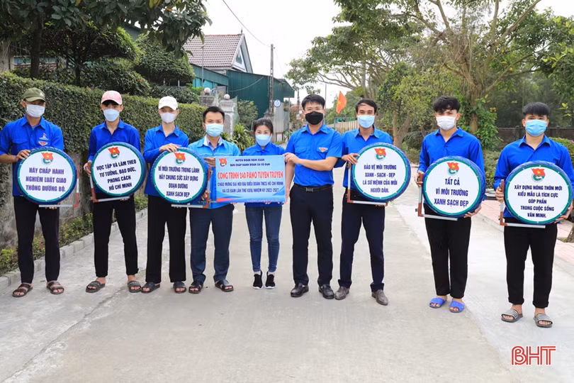 Tuổi trẻ Hà Tĩnh sôi nổi hưởng ứng ngày cao điểm xây dựng nông thôn mới