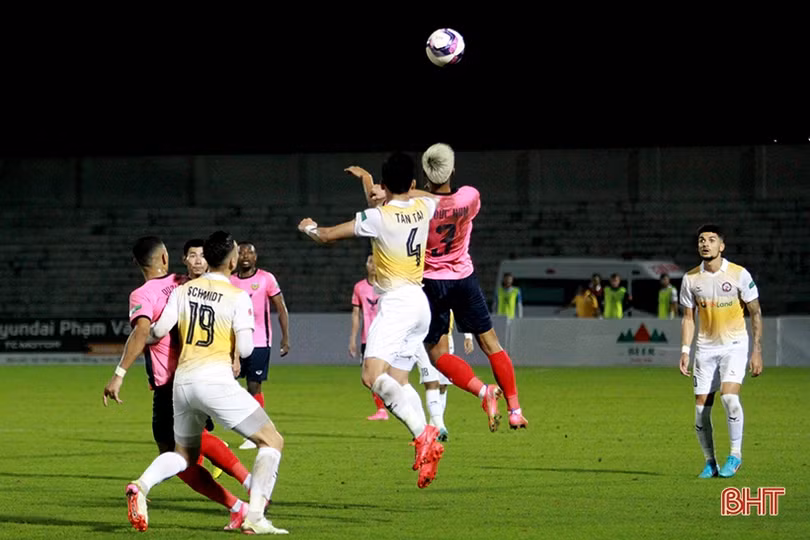 Thi đấu nỗ lực, Hồng Lĩnh Hà Tĩnh vẫn bại trận 1-3 trước đội khách Bình Định