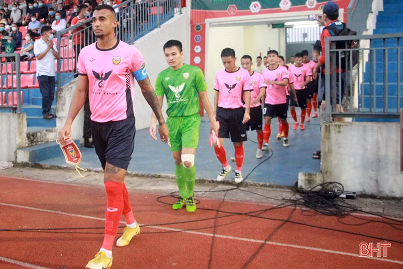 Thi đấu nỗ lực, Hồng Lĩnh Hà Tĩnh vẫn bại trận 1-3 trước đội khách Bình Định