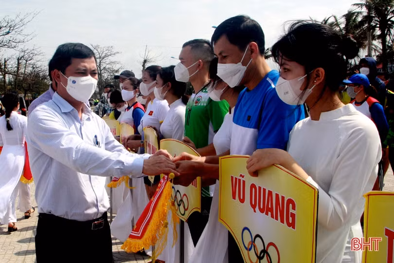 Khởi tranh Giải Bóng chuyền bãi biển khuôn khổ Đại hội TDTT Hà Tĩnh