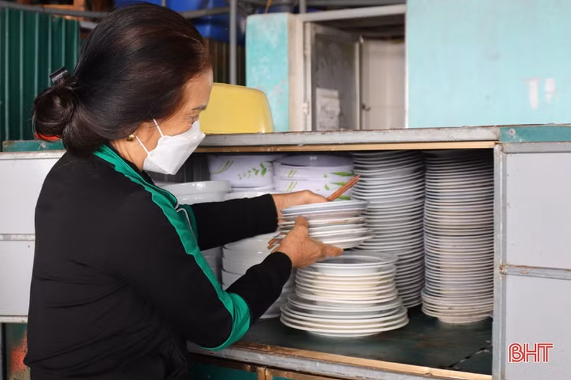 Các cơ sở kinh doanh ở phố biển Thiên Cầm tân trang đón mùa du lịch mới