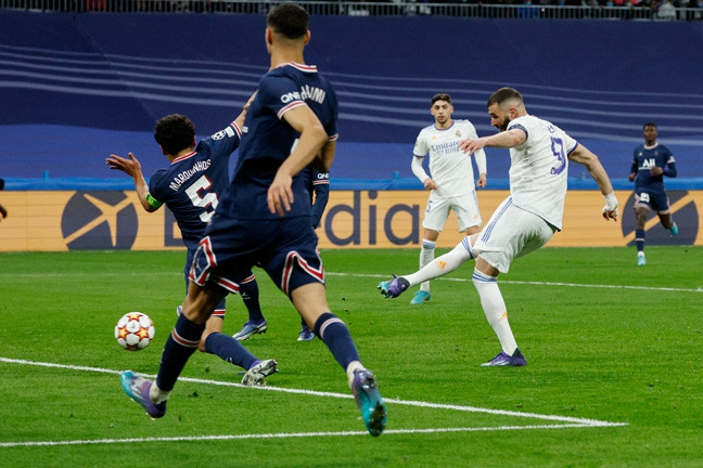 Benzema lập hat-trick trong 17 phút, Real ngược dòng kịch tính trước PSG