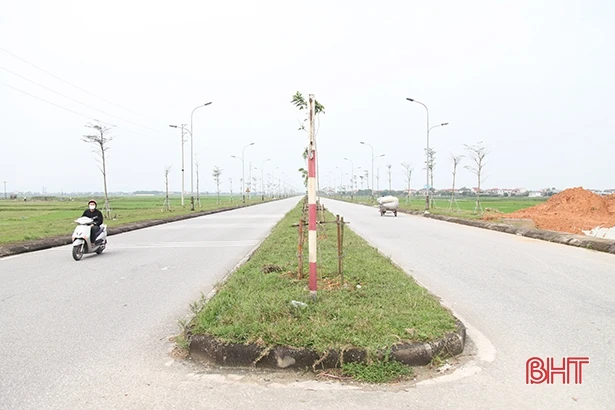 Bất cập trong việc lắp đặt biển báo giao thông ở Hà Tĩnh