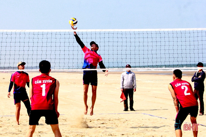 Khởi tranh Giải Bóng chuyền bãi biển khuôn khổ Đại hội TDTT Hà Tĩnh