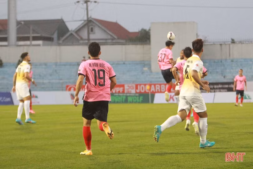 Thi đấu nỗ lực, Hồng Lĩnh Hà Tĩnh vẫn bại trận 1-3 trước đội khách Bình Định