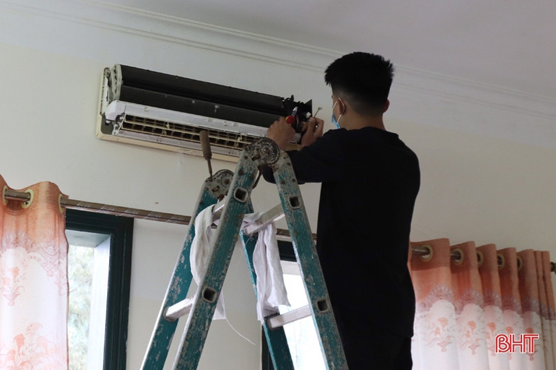 Các cơ sở kinh doanh ở phố biển Thiên Cầm tân trang đón mùa du lịch mới ảnh 15 Các cơ sở kinh doanh ở phố biển Thiên Cầm tân trang đón mùa du lịch mới