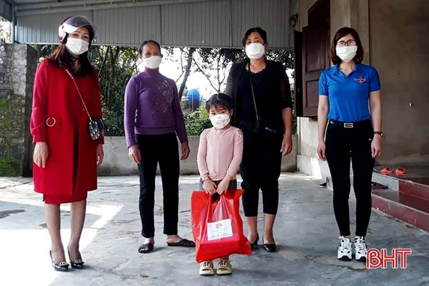 Tuổi trẻ Hà Tĩnh sôi nổi hưởng ứng ngày cao điểm xây dựng nông thôn mới