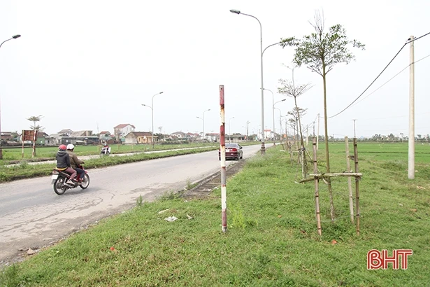 Bất cập trong việc lắp đặt biển báo giao thông ở Hà Tĩnh