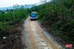 Nhiều tuyến đường dân sinh "kêu cứu" 
