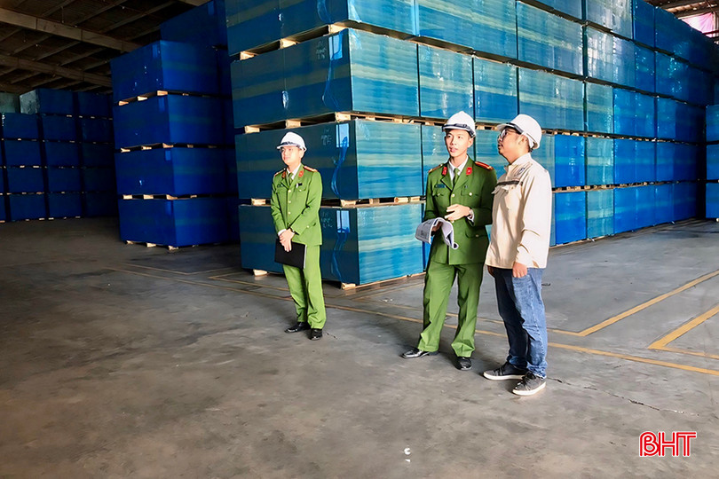 Cán bộ Phòng Cảnh sát PCCC&CNCH kiểm tra công tác PCCC tại Nhà máy Sản xuất gỗ MDF, HDF Thanh Thành Đạt (Vũ Quang). IMG_6958 copy.jpg