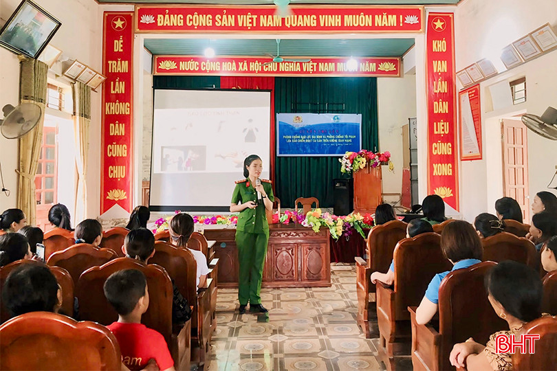 Công tác tuyên truyền, PBGDPL cho cán bộ, hội viên luôn được các cấp hội phụ nữ Hà Tĩnh quan tâm tổ chức. IMG_6574 copy 2.jpg