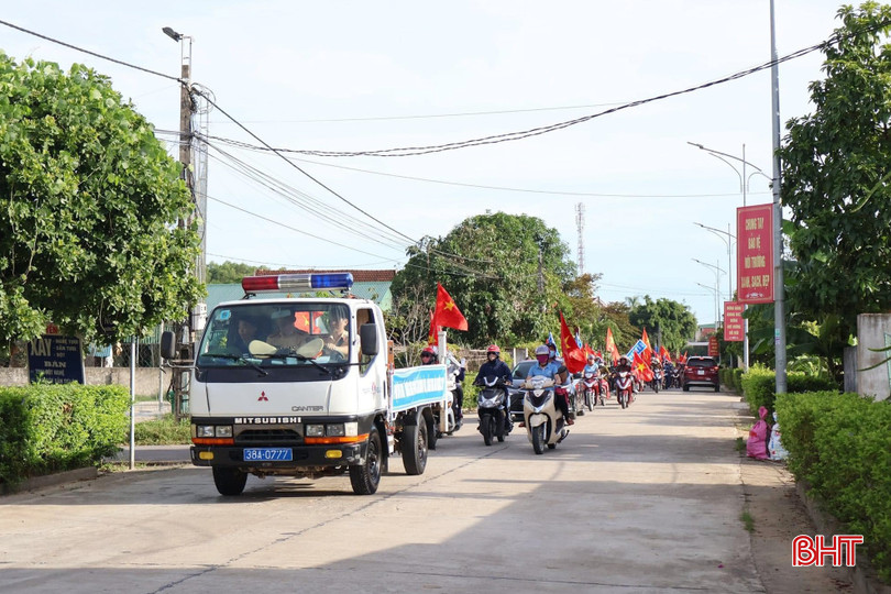 Hội LHPN tỉnh ra quân tuyên truyền lưu động phòng, chống mua bán người. a1.jpg