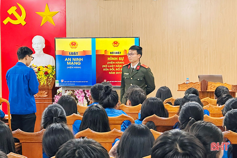 Cán bộ Phòng An ninh mạng và phòng, chống tội phạm sử dụng công nghệ cao (Công an tỉnh) tuyên truyền an ninh mạng cho gần 100 ĐVTN phường Tân Giang. z5227140807903_7286cbcdbfbed49bc853e8029bb12f79 copy.jpg