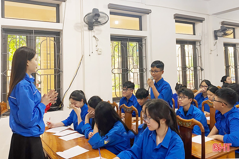 Các hoạt động tuyên truyền pháp luật về tội phạm lừa đảo trên không gian mạng nhằm giúp ĐVTN hiểu rõ hơn các thủ đoạn lừa đảo. z5227159256645_7a2c0b816d0c75ef3231c14217754d0f copy.jpg