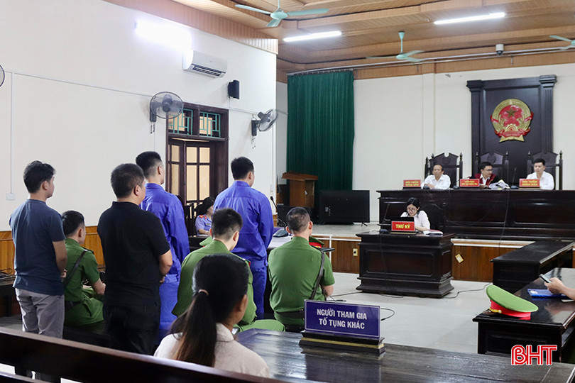Tại phiên xử, các bị cáo đã thừa nhận toàn bộ hành vi phạm tội của mình. IMG_5539 copy.jpg
